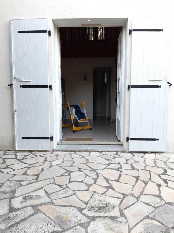 Villa L'Abri D'Emilie Saint-Xandre Exterior foto